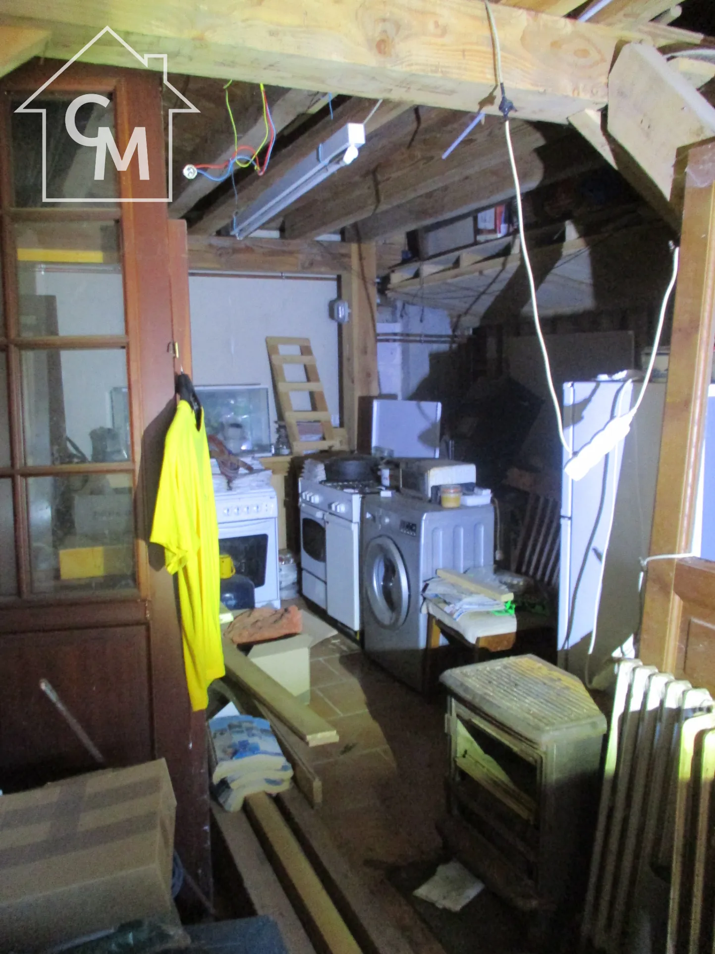 Ancienne grange rénovable avec 3 chambres à Val-doire-et-gartempe 