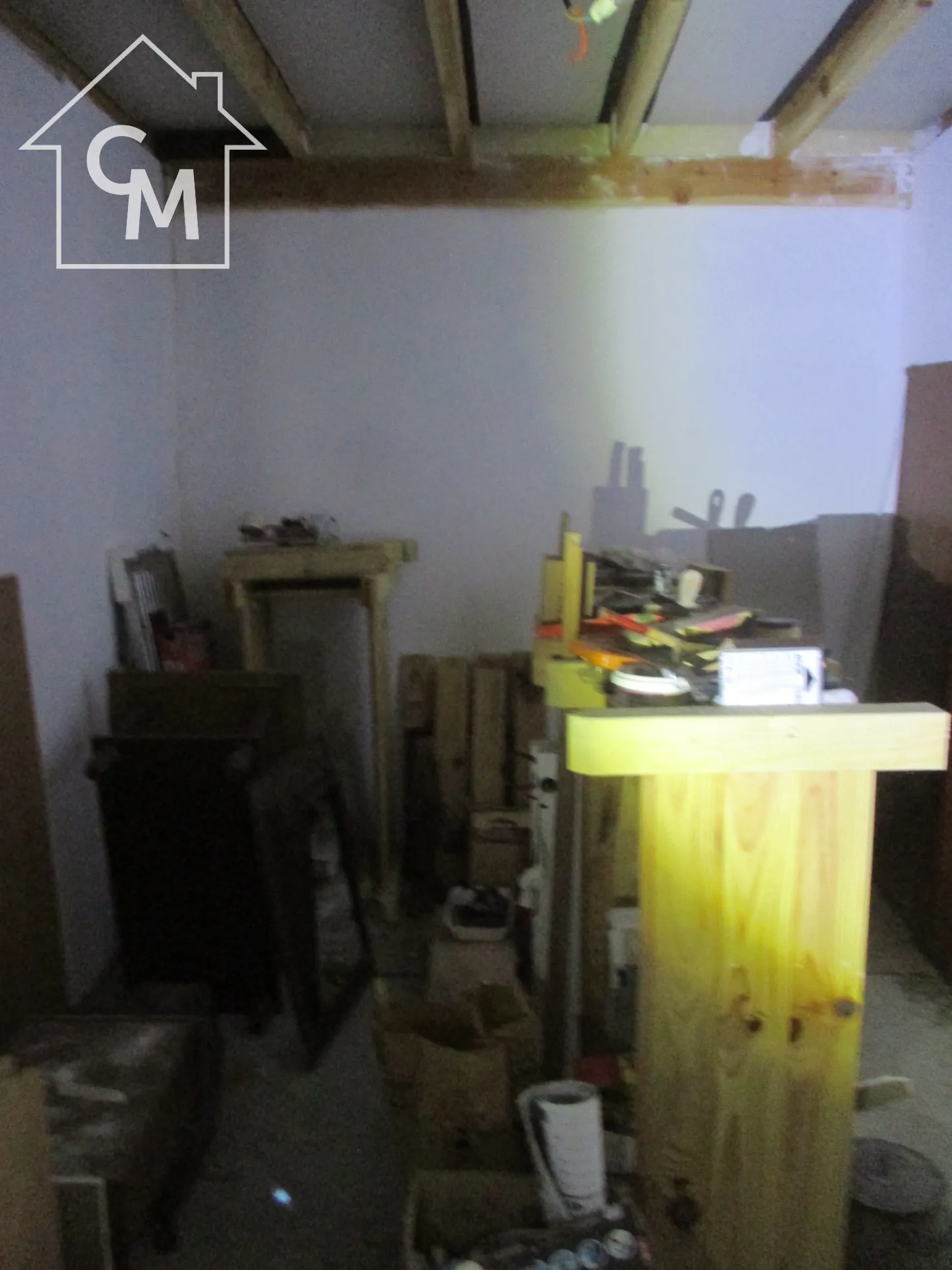 Ancienne grange rénovable avec 3 chambres à Val-doire-et-gartempe 