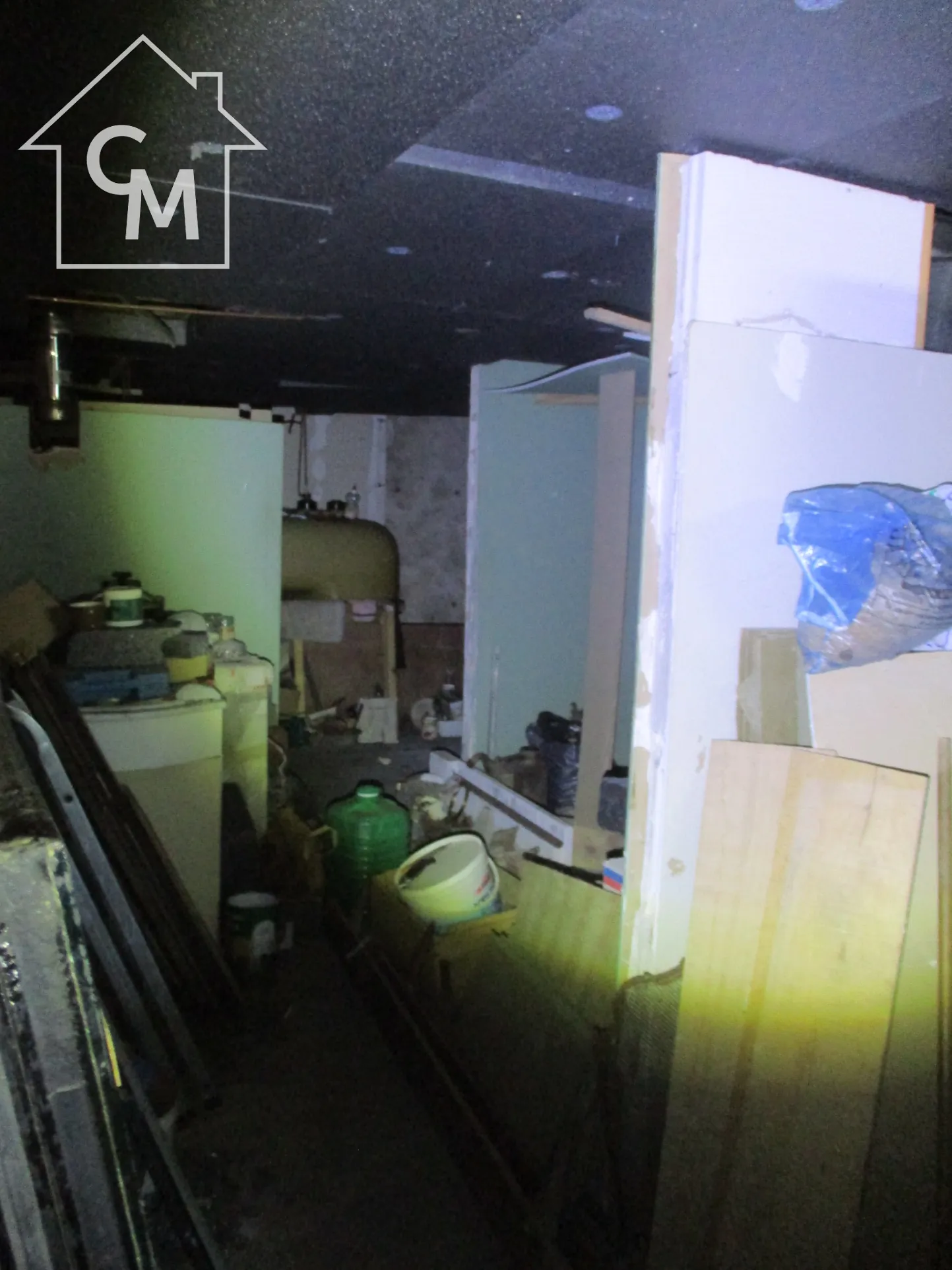 Ancienne grange rénovable avec 3 chambres à Val-doire-et-gartempe 