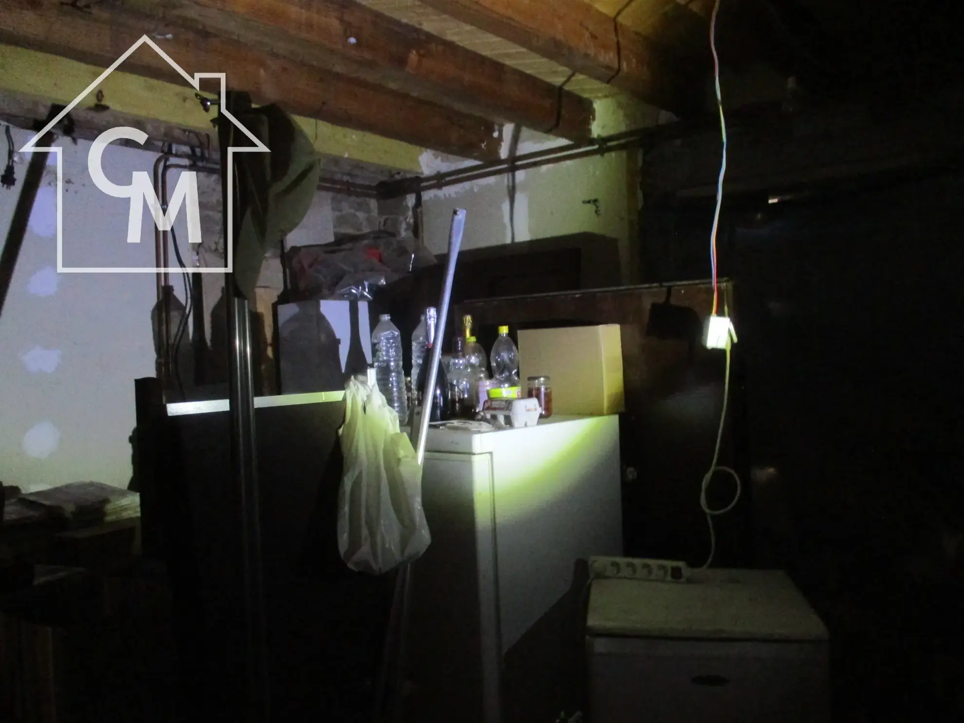 Ancienne grange rénovable avec 3 chambres à Val-doire-et-gartempe 