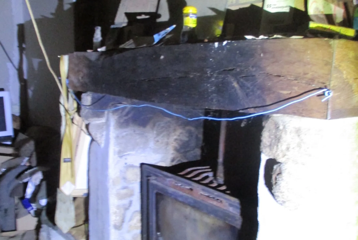 Ancienne grange rénovable avec 3 chambres à Val-doire-et-gartempe 