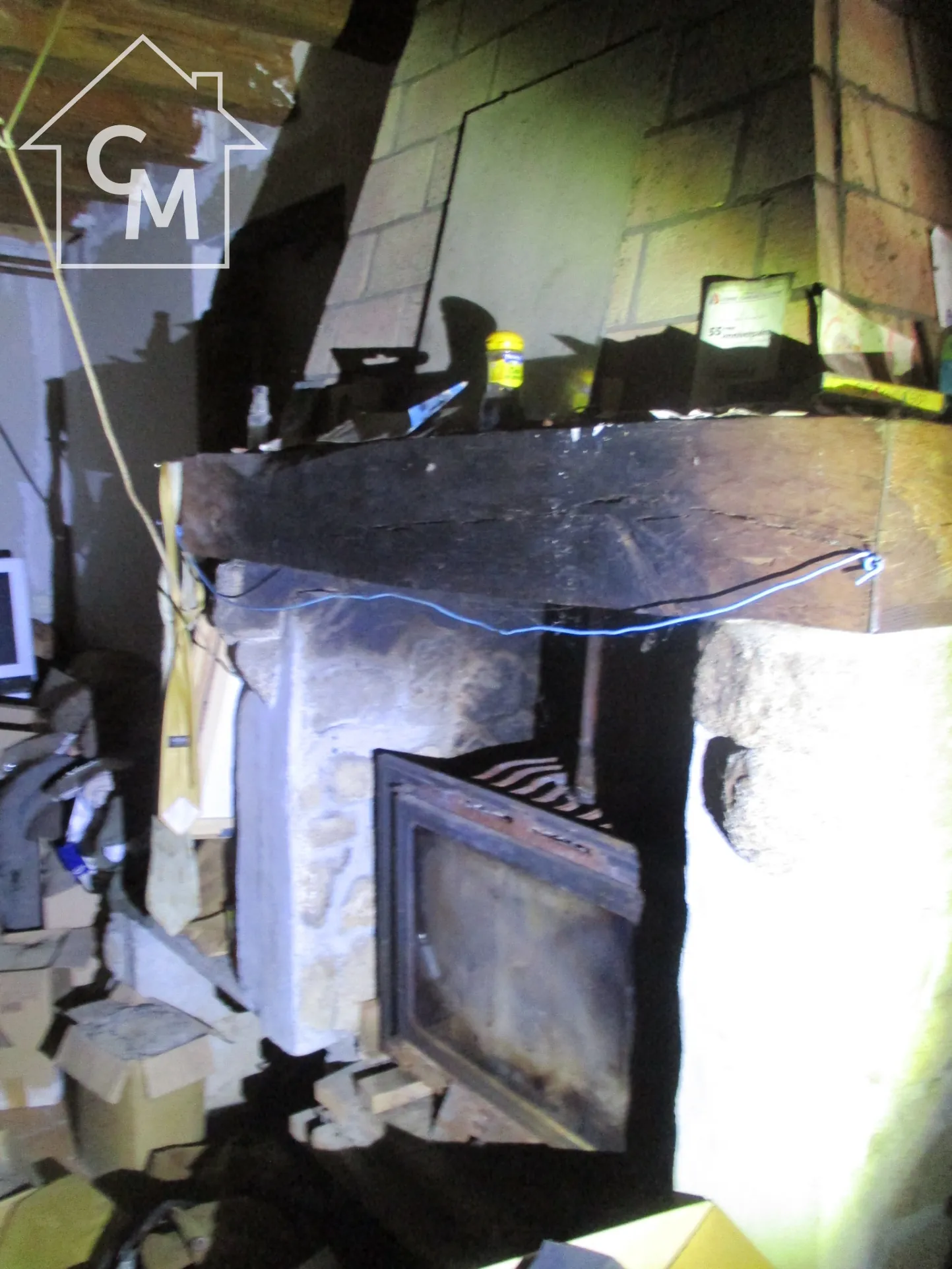 Ancienne grange rénovable avec 3 chambres à Val-doire-et-gartempe 