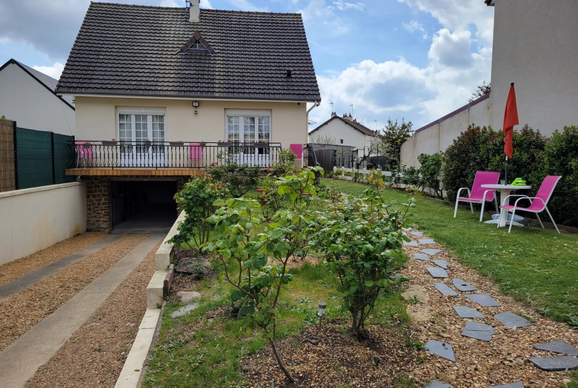 Maison de plain-pied rénovée avec garage et jardin au Mans 