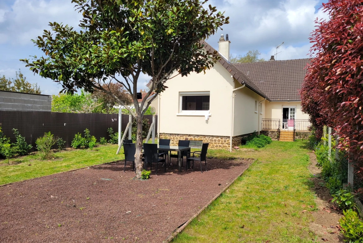 Maison de plain-pied rénovée avec garage et jardin au Mans 