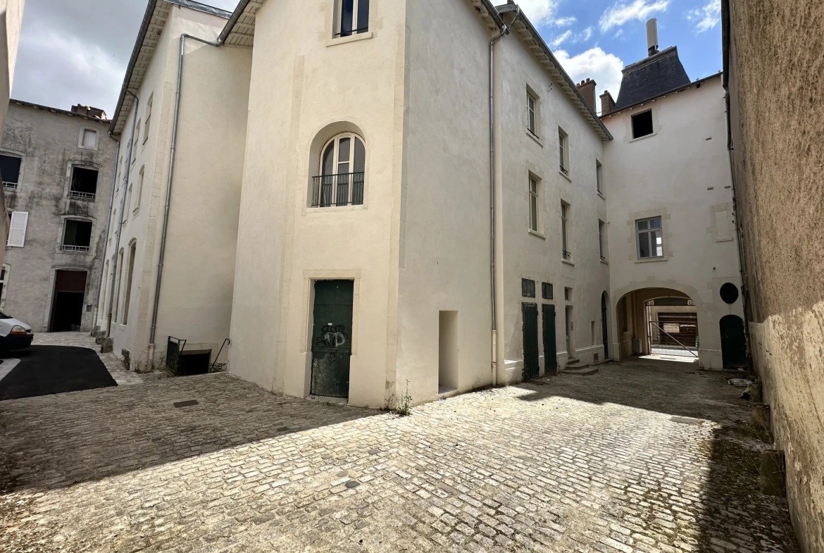 Appartement F3 à Toul de 107 m² avec fort potentiel de rénovation 