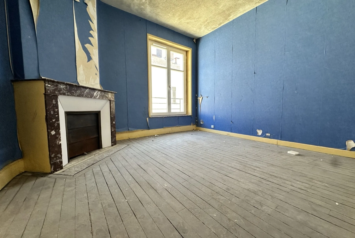 Appartement F3 à Toul de 107 m² avec fort potentiel de rénovation 