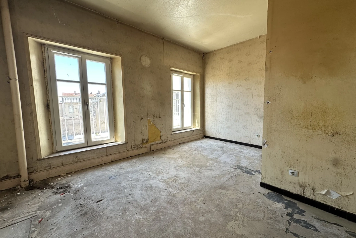 Appartement F3 à Toul de 107 m² avec fort potentiel de rénovation 
