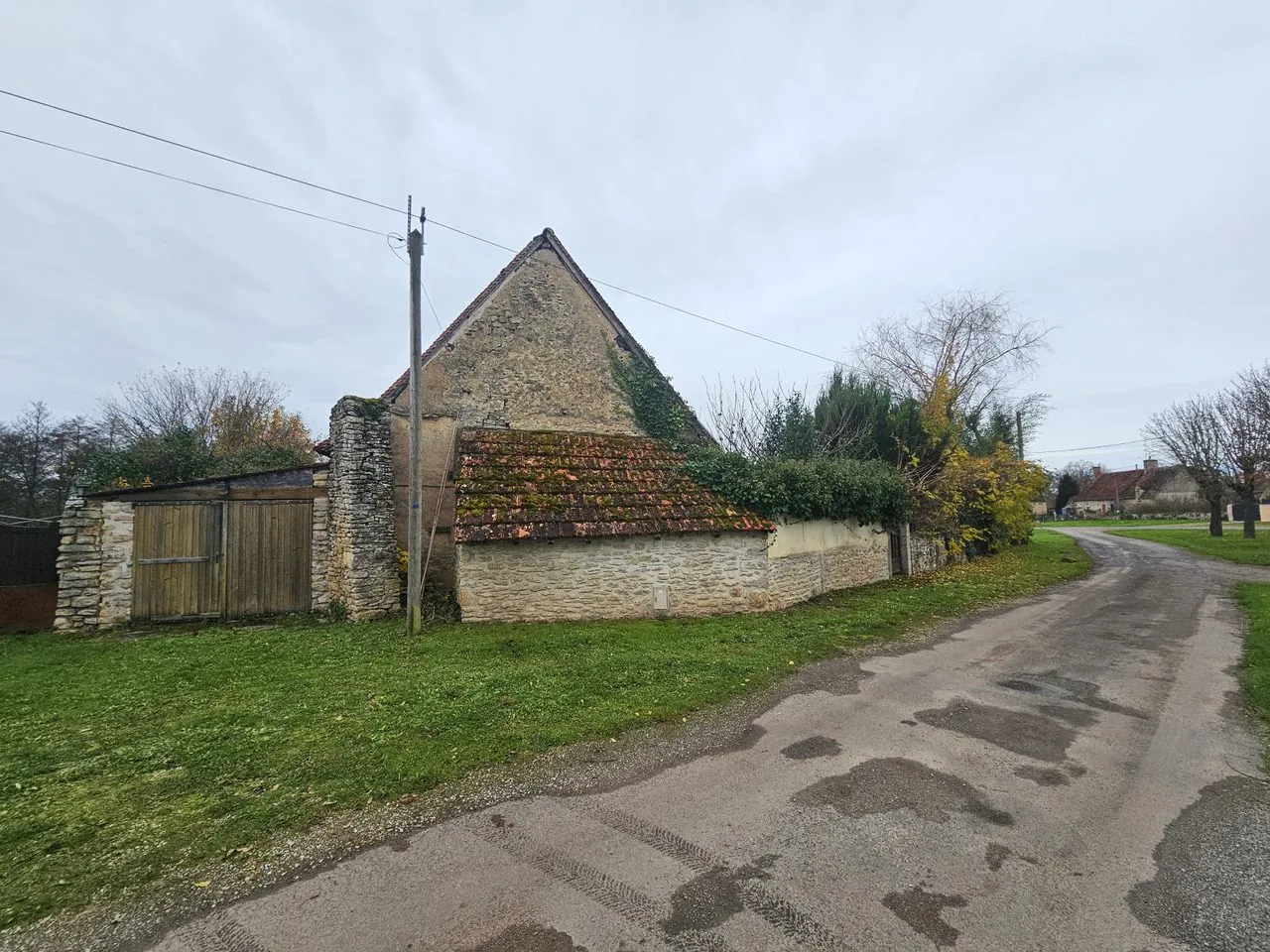 Maison à Bannegon avec jardin, dépendances et garage – investissement à ne pas manquer 