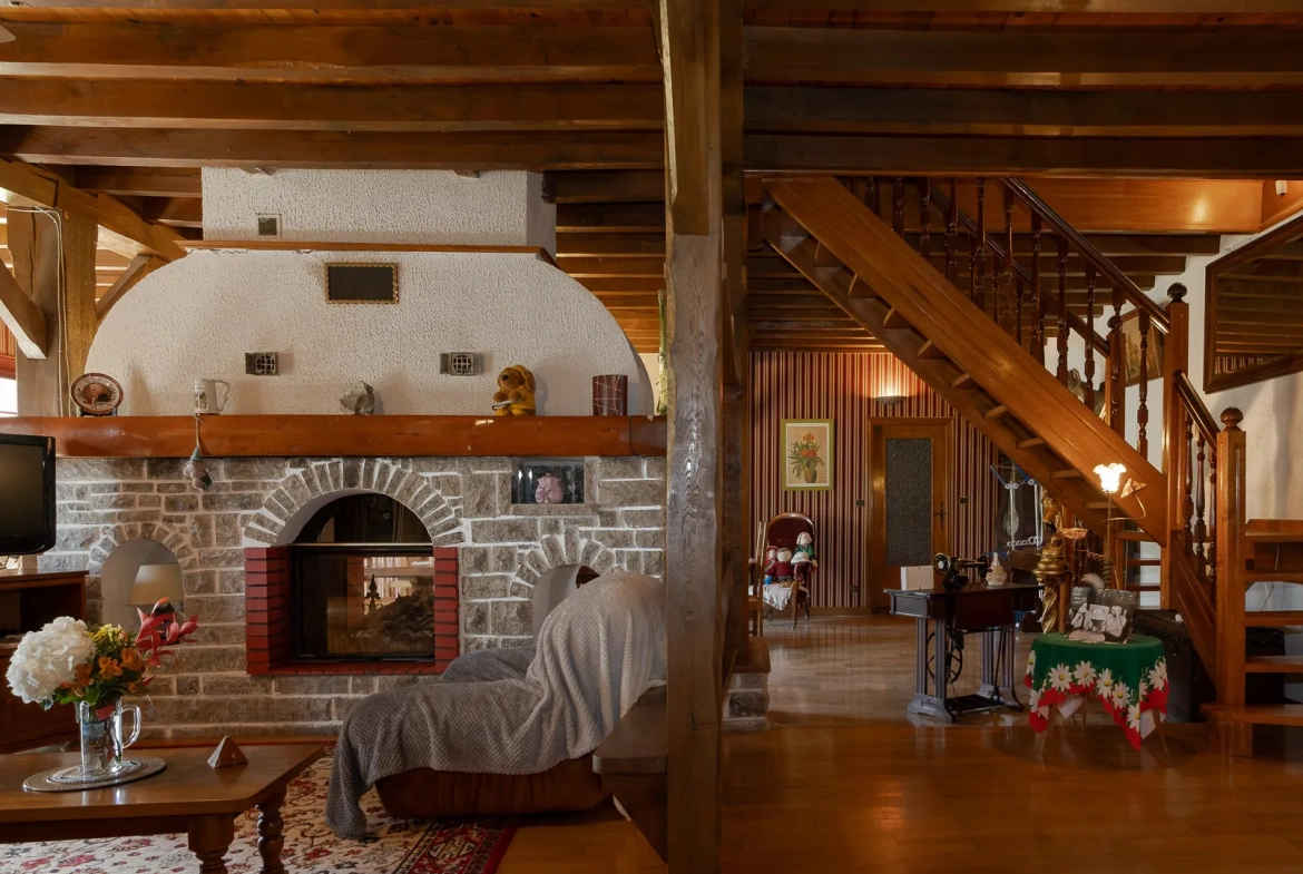 Grande villa à Caunes Minervois avec vue sur montagne et garage 
