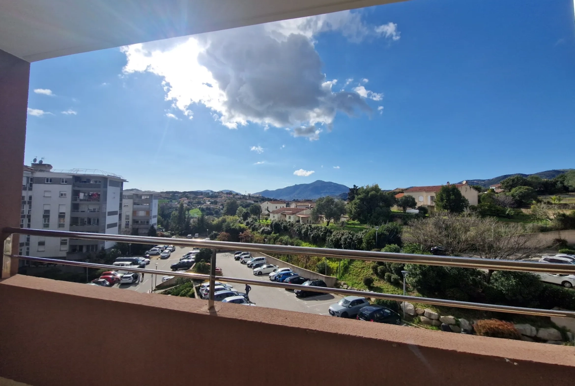 À vendre appartement F2 avec terrasse à Ajaccio proche Mezzavia 