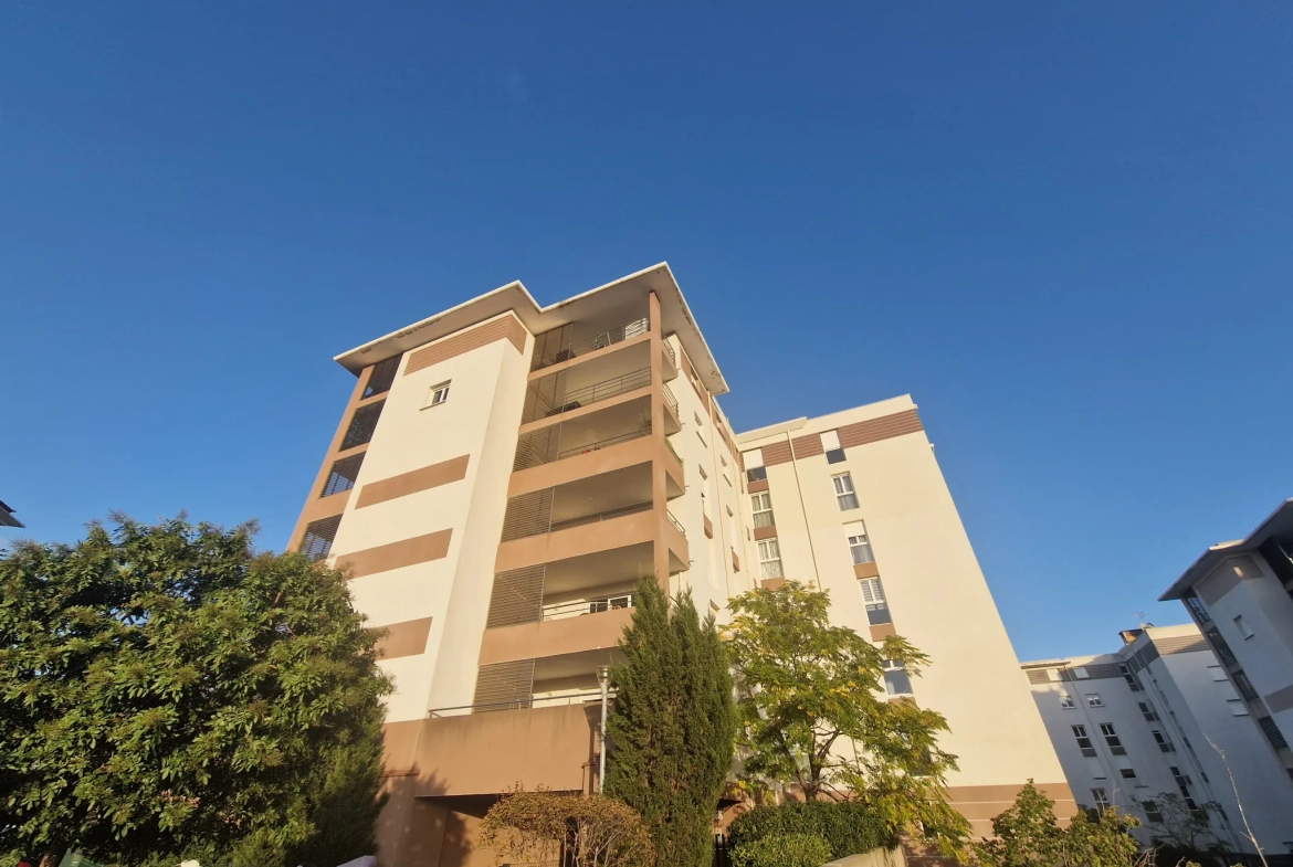 À vendre appartement F2 avec terrasse à Ajaccio proche Mezzavia 