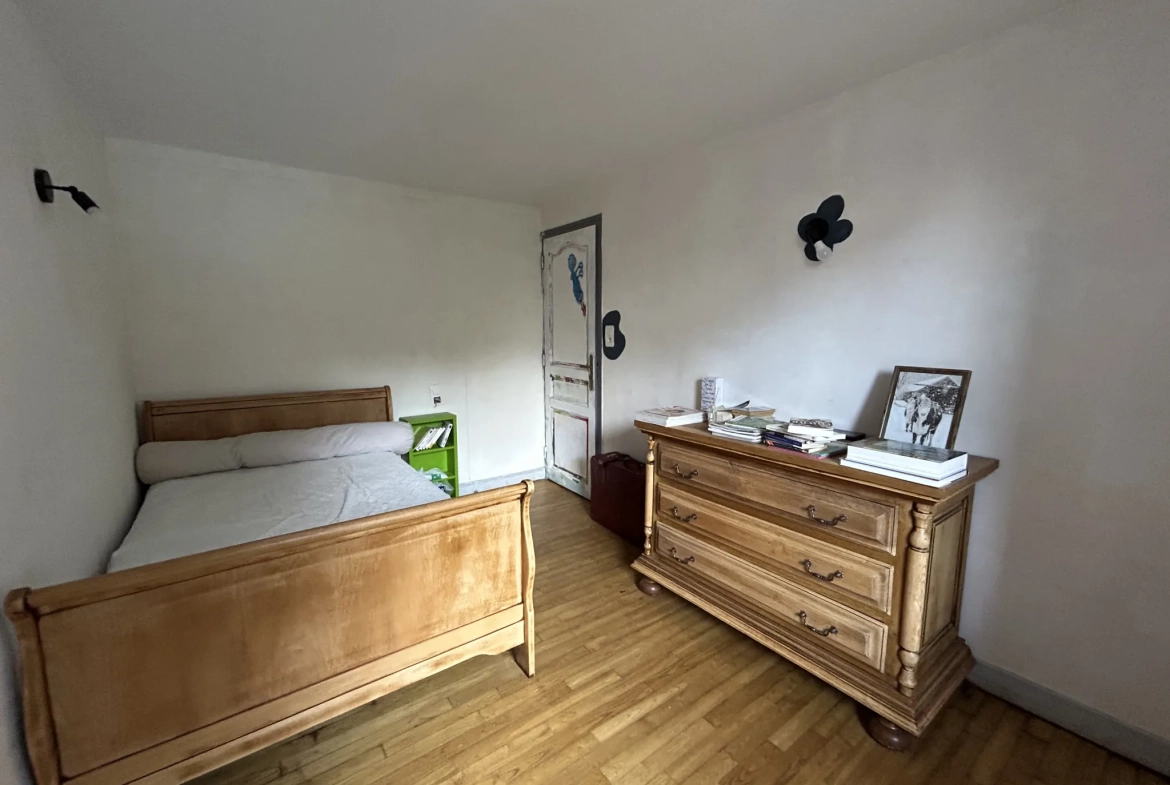 Maison en pierre à Cornil (19) avec dépendances et terrain de 360 m² 