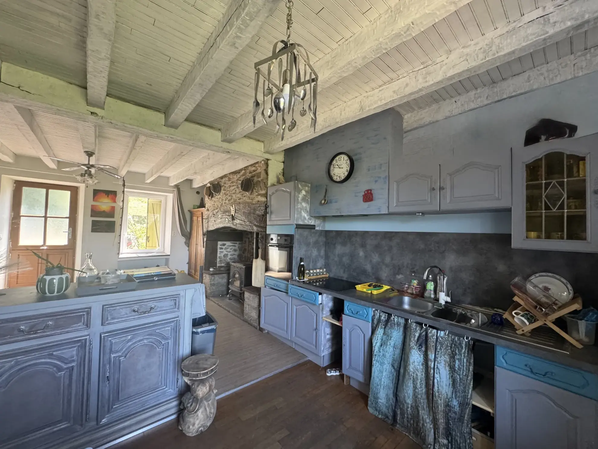 Maison en pierre à Cornil (19) avec dépendances et terrain de 360 m² 