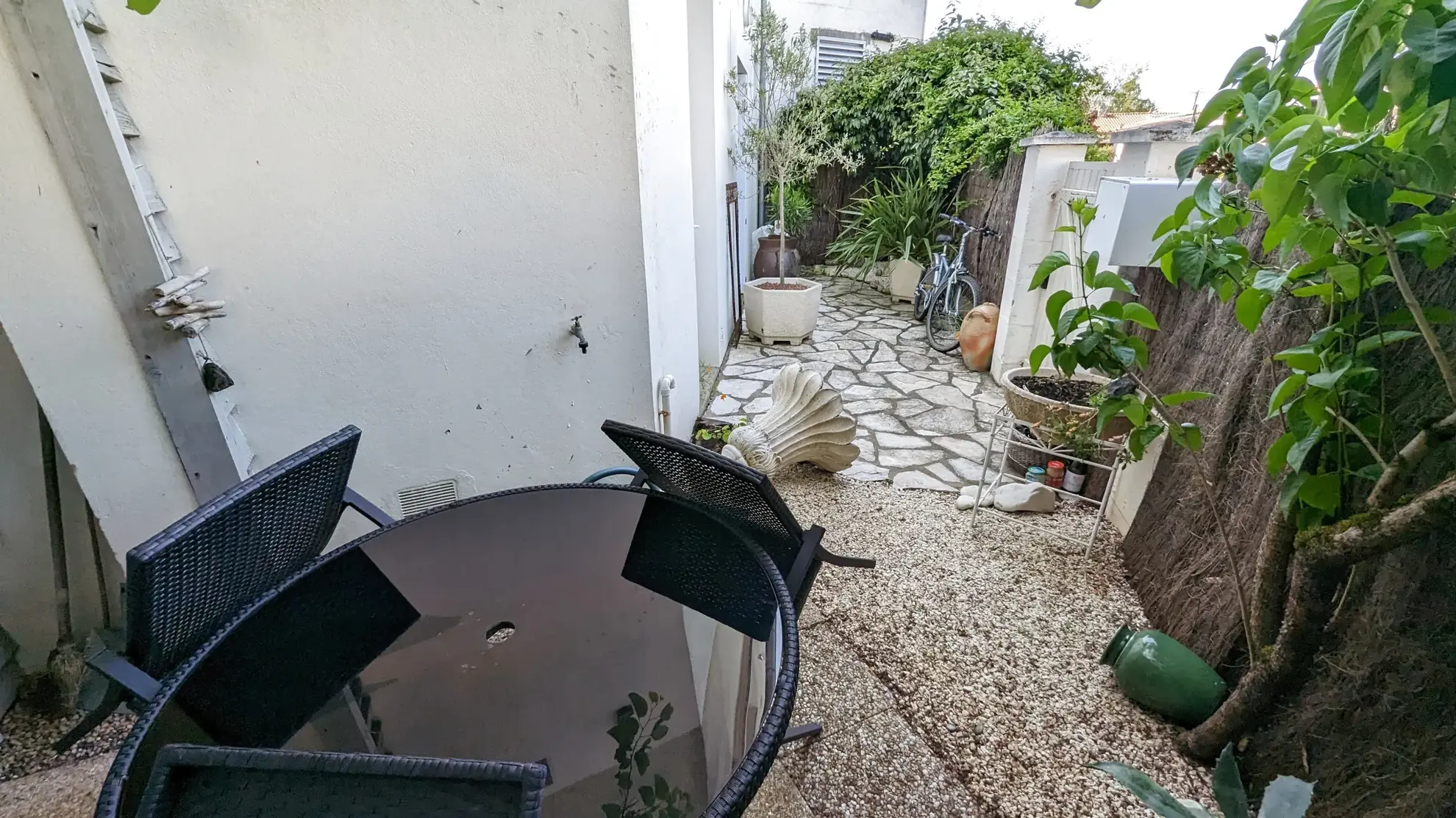 Appartement 4 chambres à Magne, centre-ville avec cour et balcon 