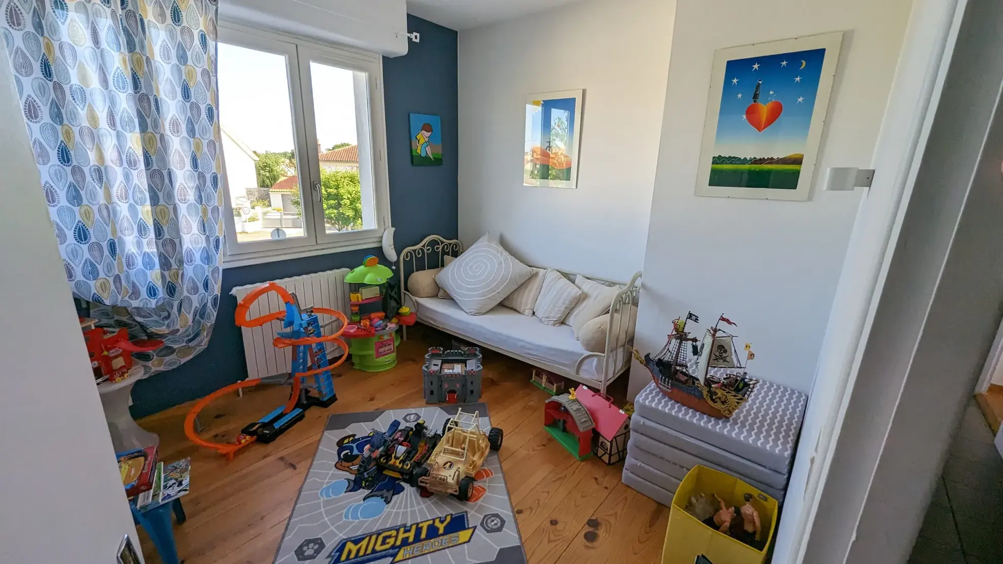 Appartement 4 chambres à Magne, centre-ville avec cour et balcon 