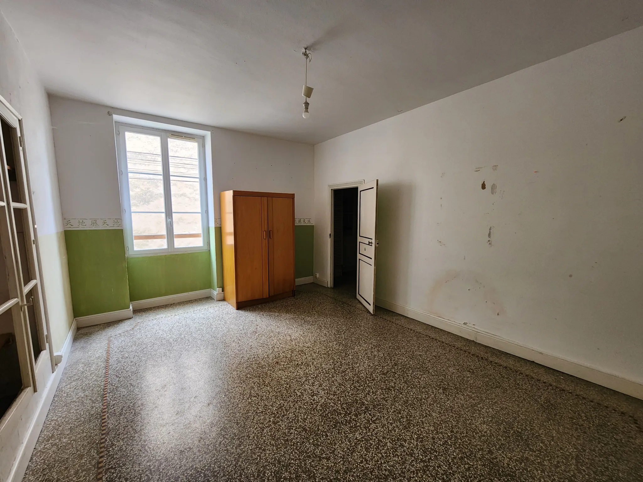 Immeuble de 370 m² à Lodève - Opportunité d'investissement ou profession libérale 