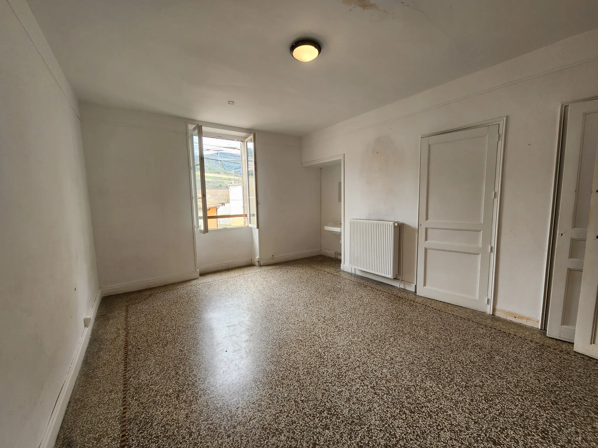 Immeuble de 370 m² à Lodève - Opportunité d'investissement ou profession libérale 