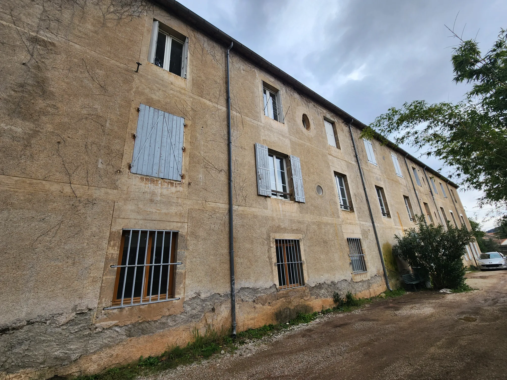 Immeuble de 370 m² à Lodève - Opportunité d'investissement ou profession libérale 