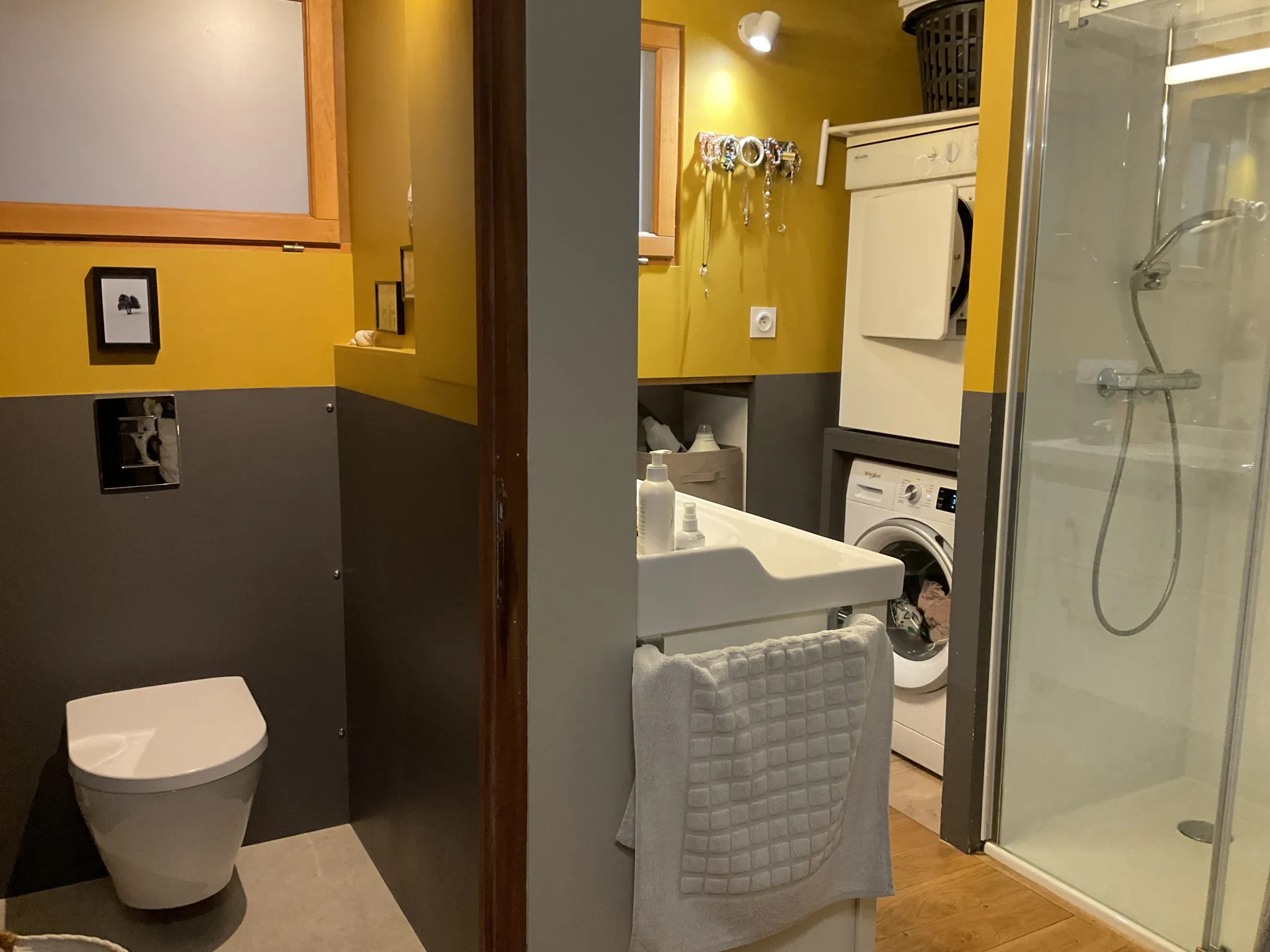 Péniche Résidentielle à Vendre au Mans – Vie Unique en Bord de l'Eau 