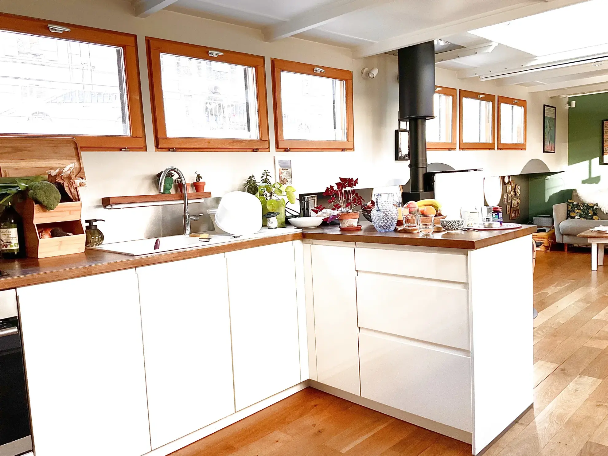 Péniche Résidentielle à Vendre au Mans – Vie Unique en Bord de l'Eau 