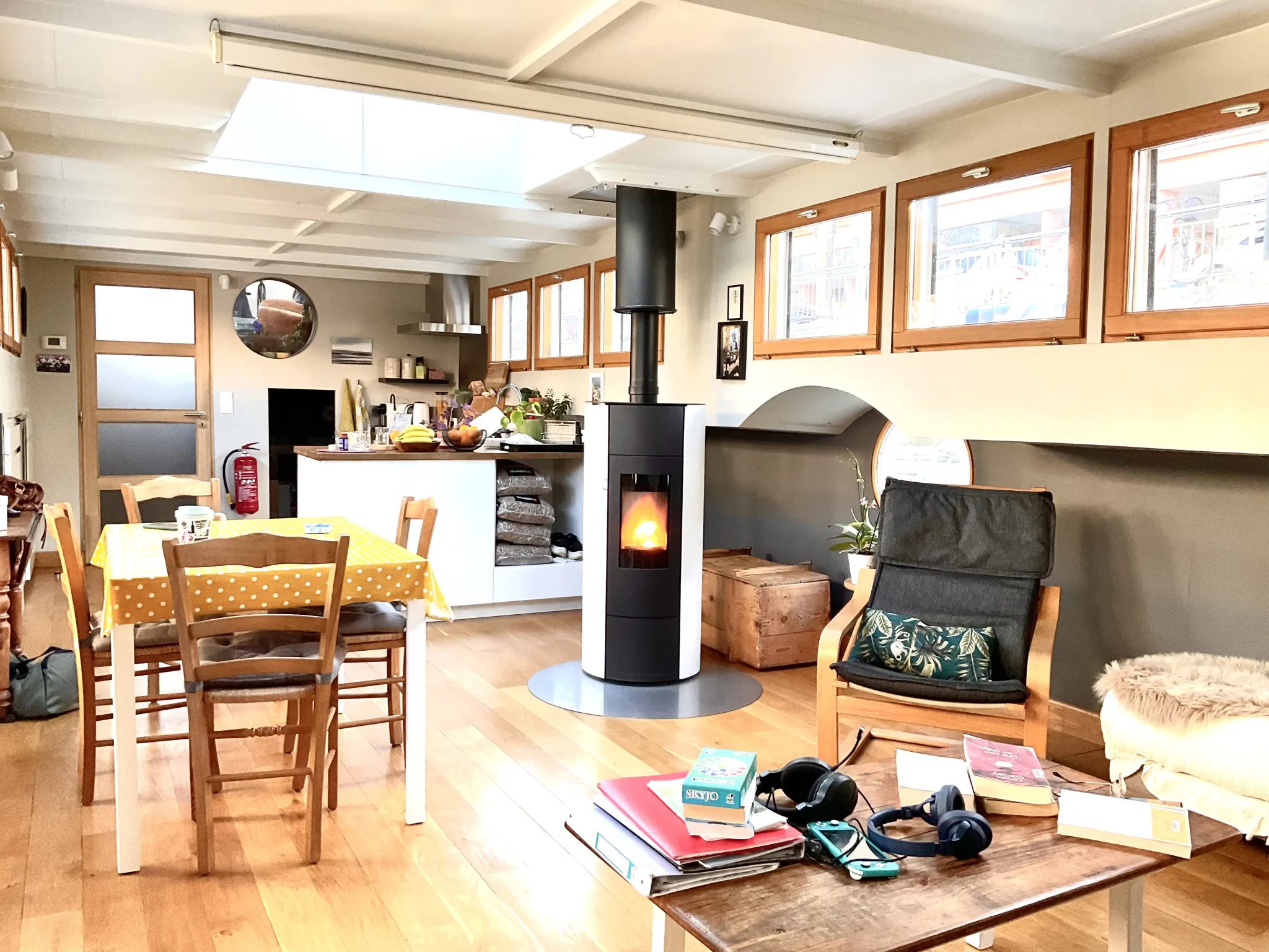 Péniche Résidentielle à Vendre au Mans – Vie Unique en Bord de l'Eau 