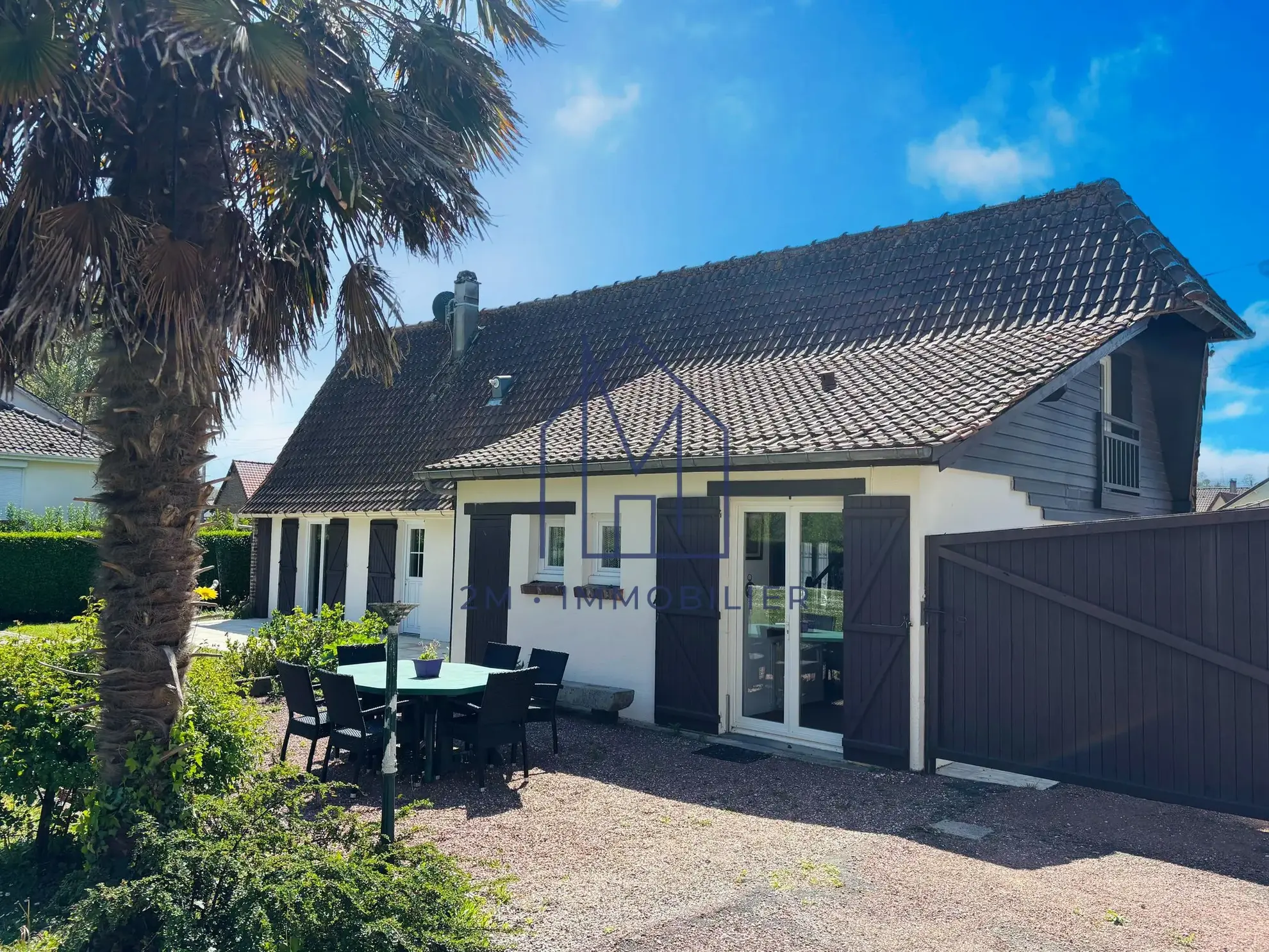 Maison familiale de 102 m² avec garages à Criel-sur-Mer près de la mer