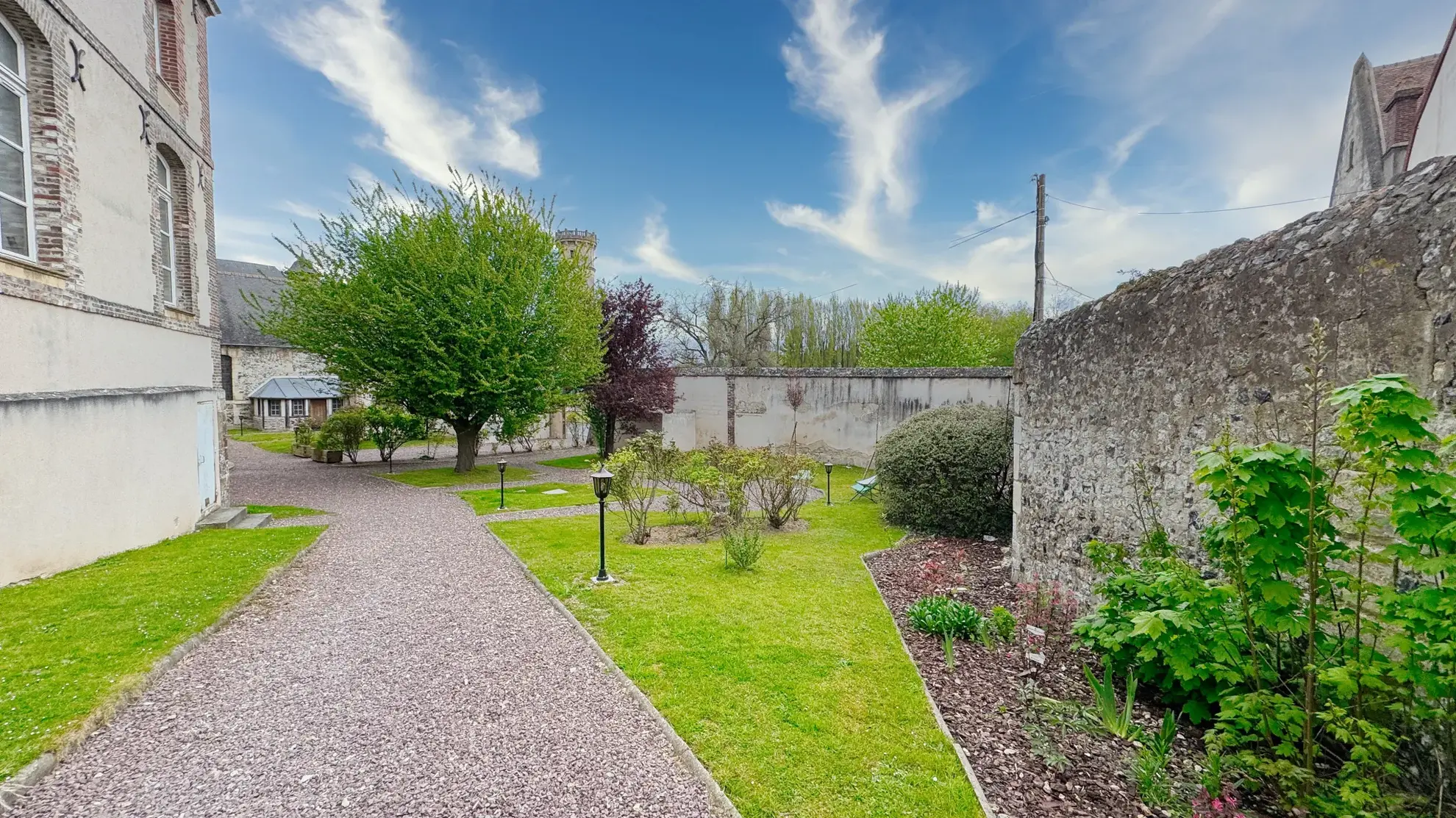 Studio rénové à vendre à Honfleur proche du vieux bassin et de la plage 