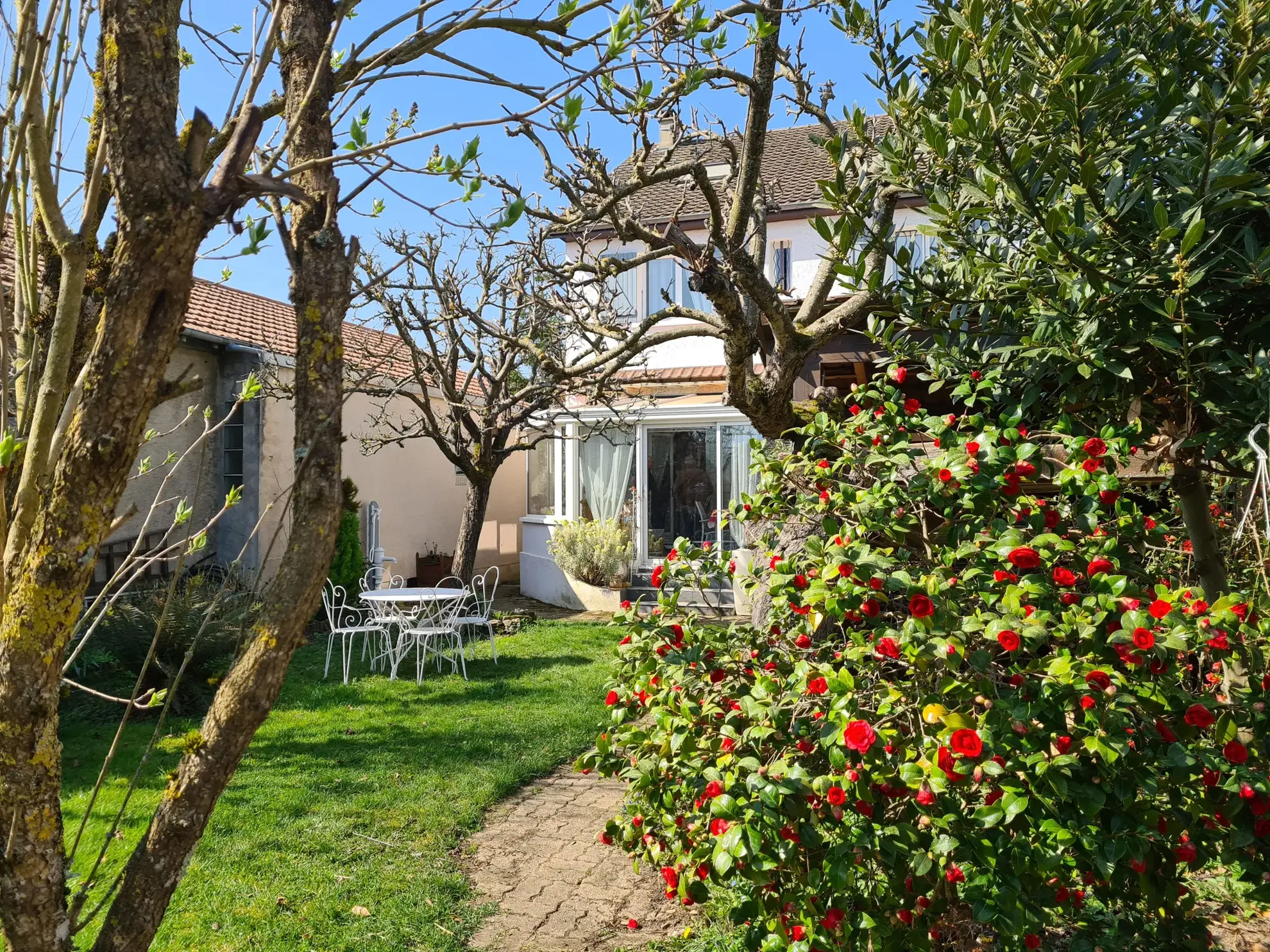 Belle maison individuelle de 160 m² à Nevers avec jardin clos et dépendances 