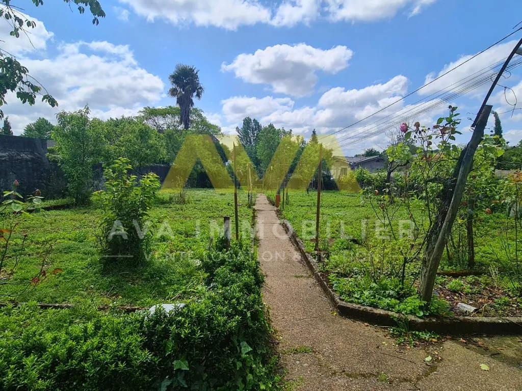 Grande maison de village de 299 m² avec jardins et dépendances à Navarrenx 