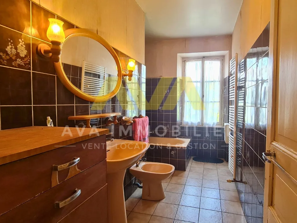 Grande maison de village de 299 m² avec jardins et dépendances à Navarrenx 