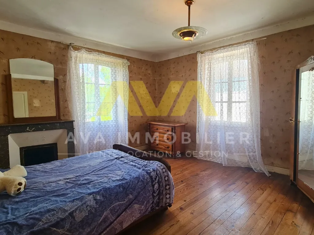 Grande maison de village de 299 m² avec jardins et dépendances à Navarrenx 