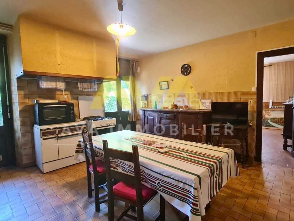 Grande maison de village de 299 m² avec jardins et dépendances à Navarrenx 