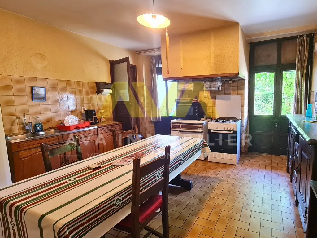 Grande maison de village de 299 m² avec jardins et dépendances à Navarrenx 