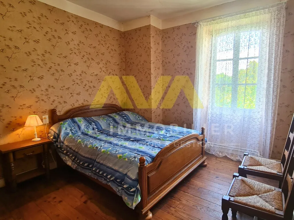 Grande maison de village de 299 m² avec jardins et dépendances à Navarrenx 