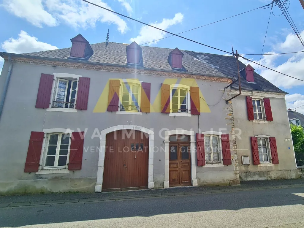 Grande maison de village de 299 m² avec jardins et dépendances à Navarrenx 