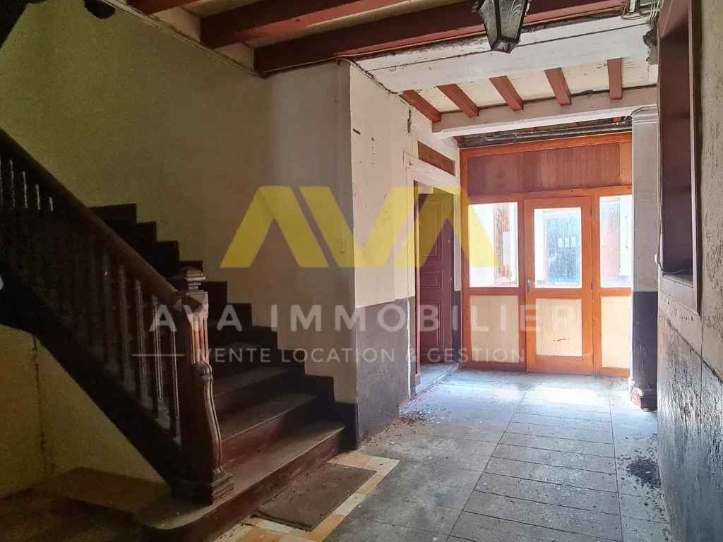 Grande maison de village de 299 m² avec jardins et dépendances à Navarrenx 