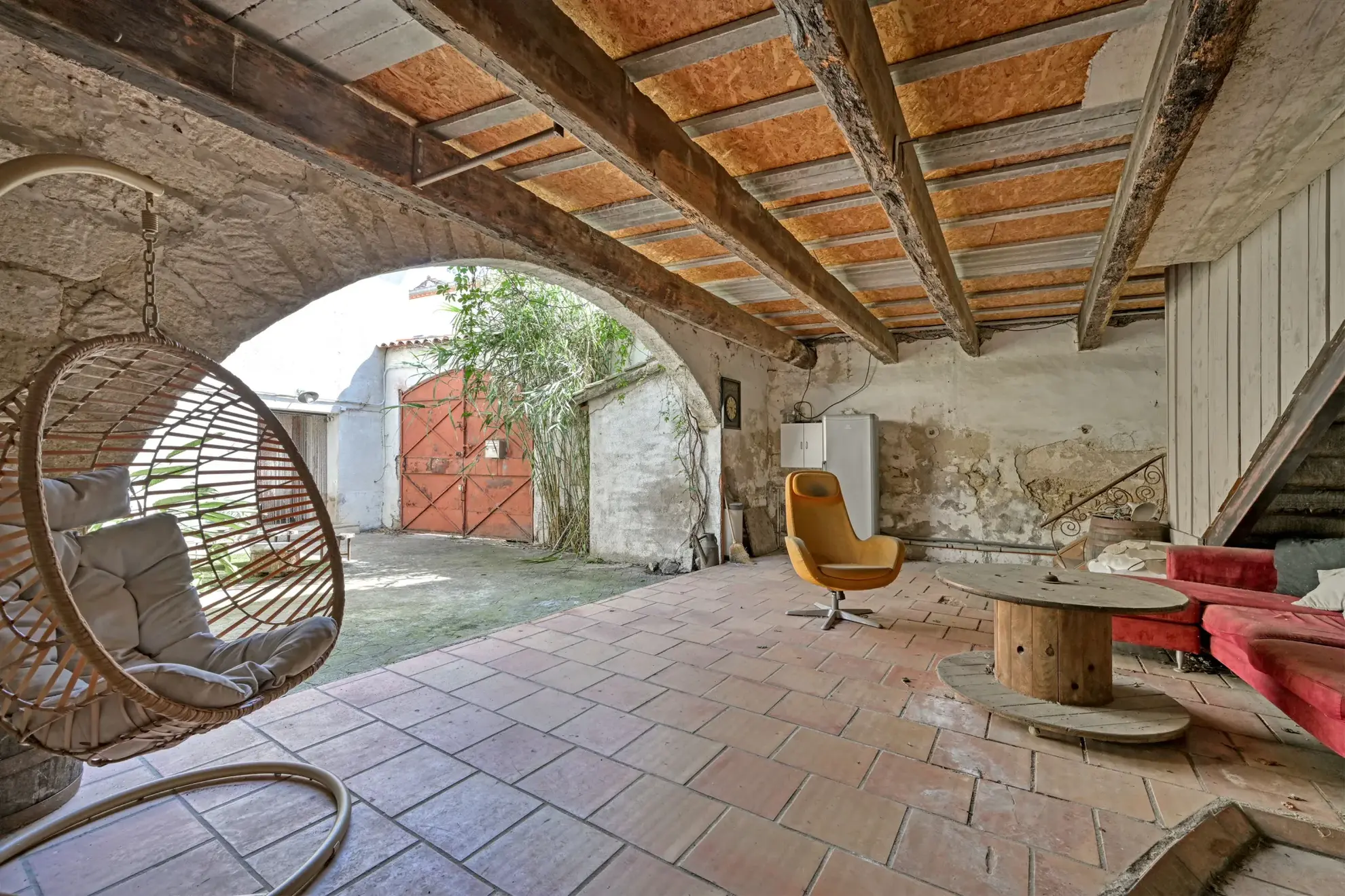 Maison à Aimargues avec cour, dépendances et fort potentiel immobilier 