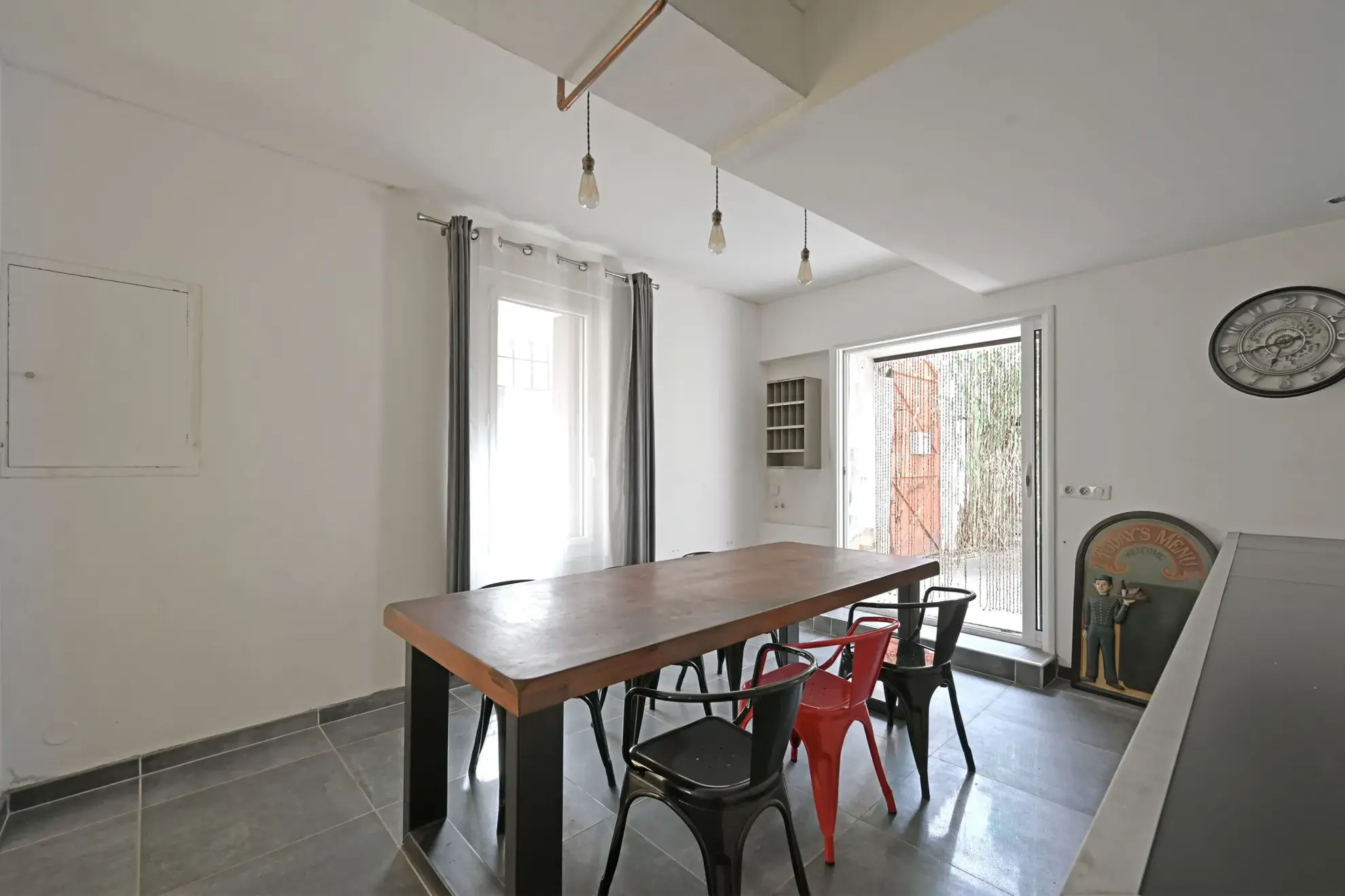 Maison à Aimargues avec cour, dépendances et fort potentiel immobilier 