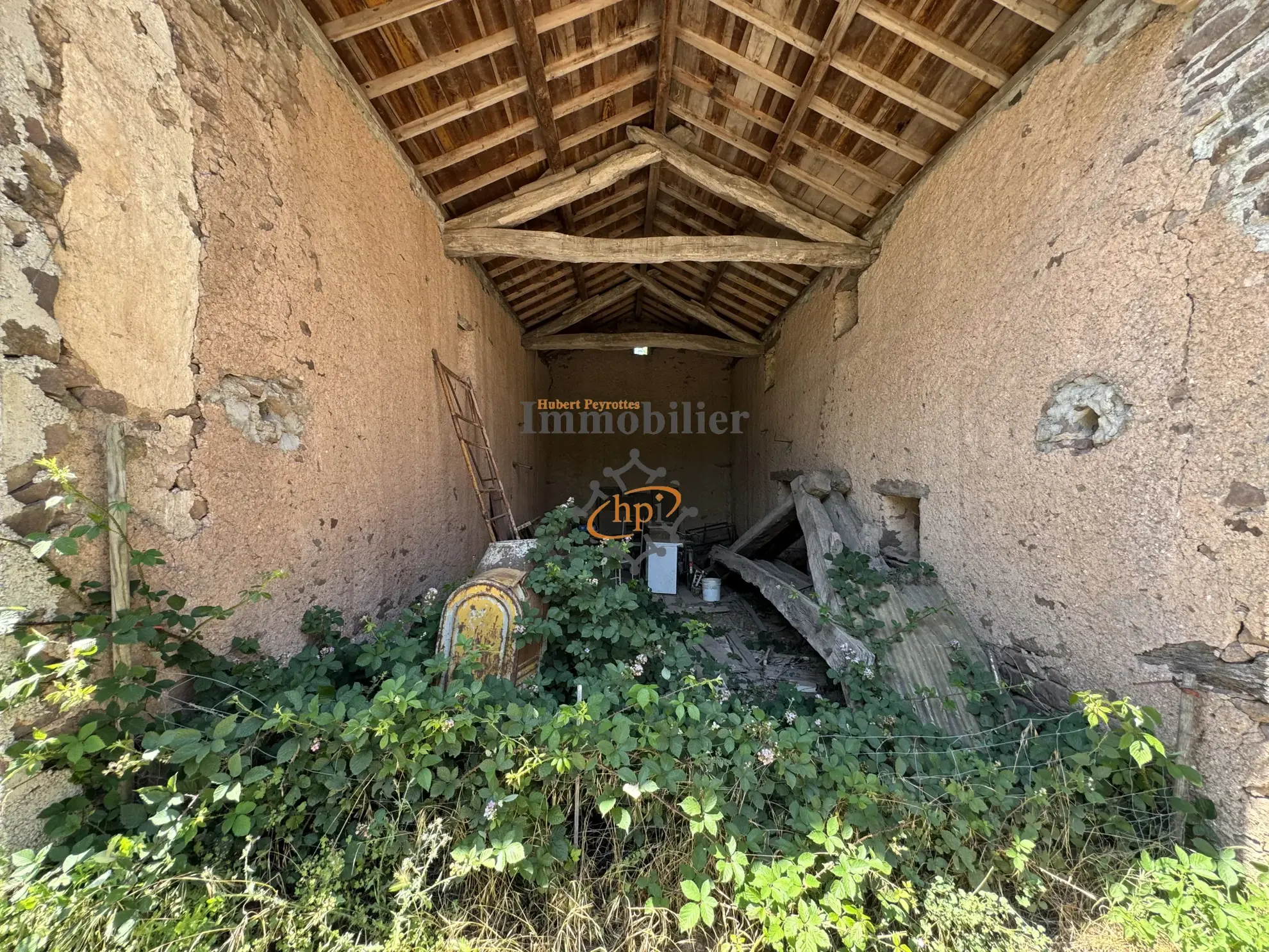 Grange en pierre et bâtiment sur terrain de 811 m² à Belmont-sur-Rance - Idéal stockage 