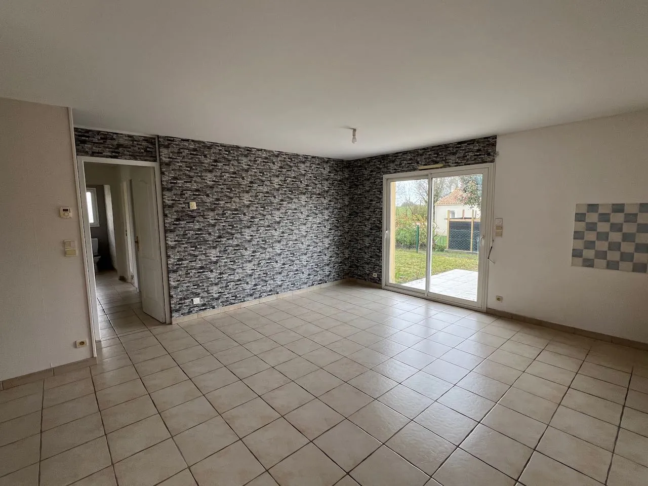 Belle maison de plain-pied avec jardin et garage à Saint Aubin La Plaine 