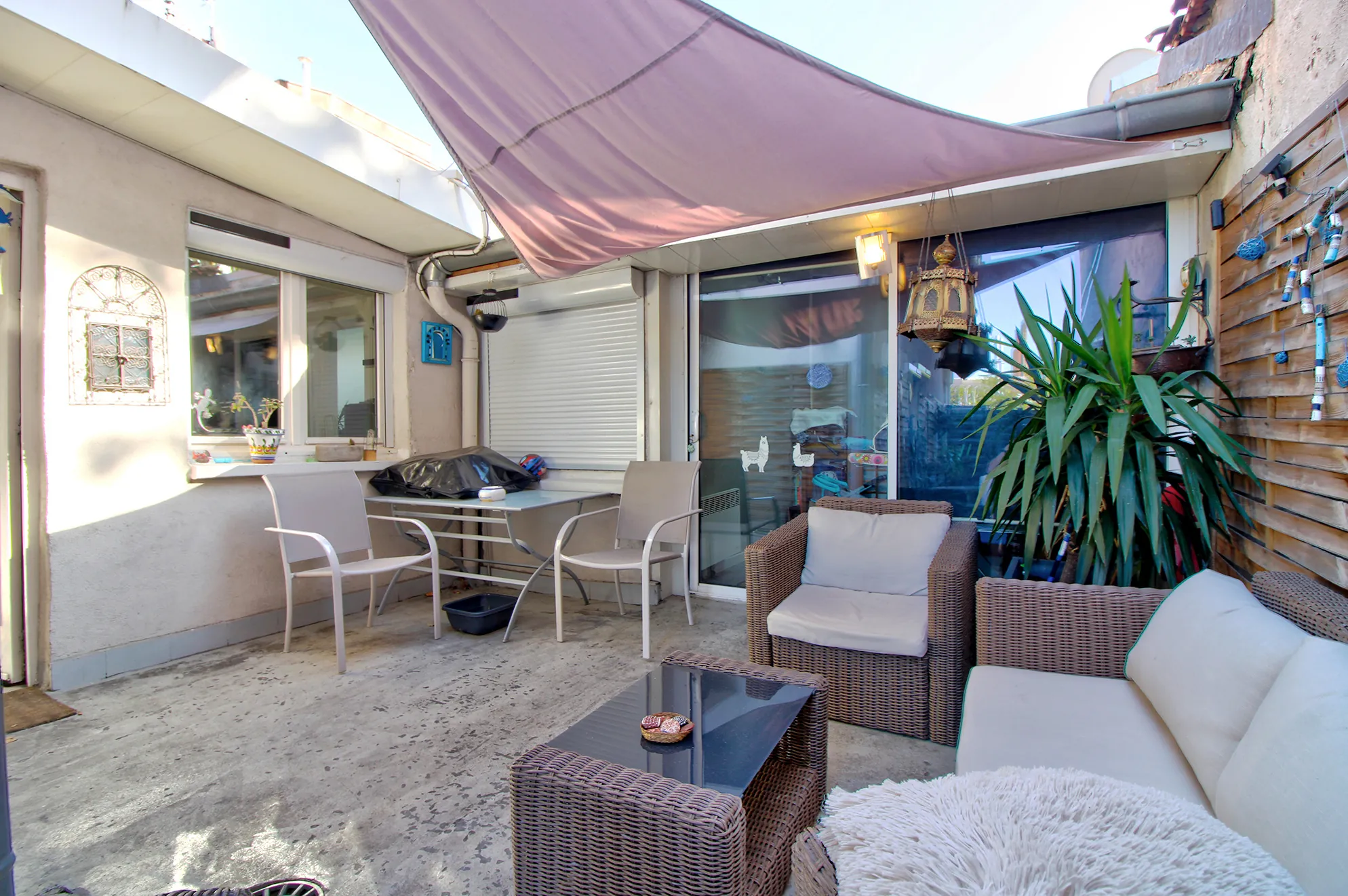 Maison familiale de 125 m2 avec cour à Vénissieux, proche transport 