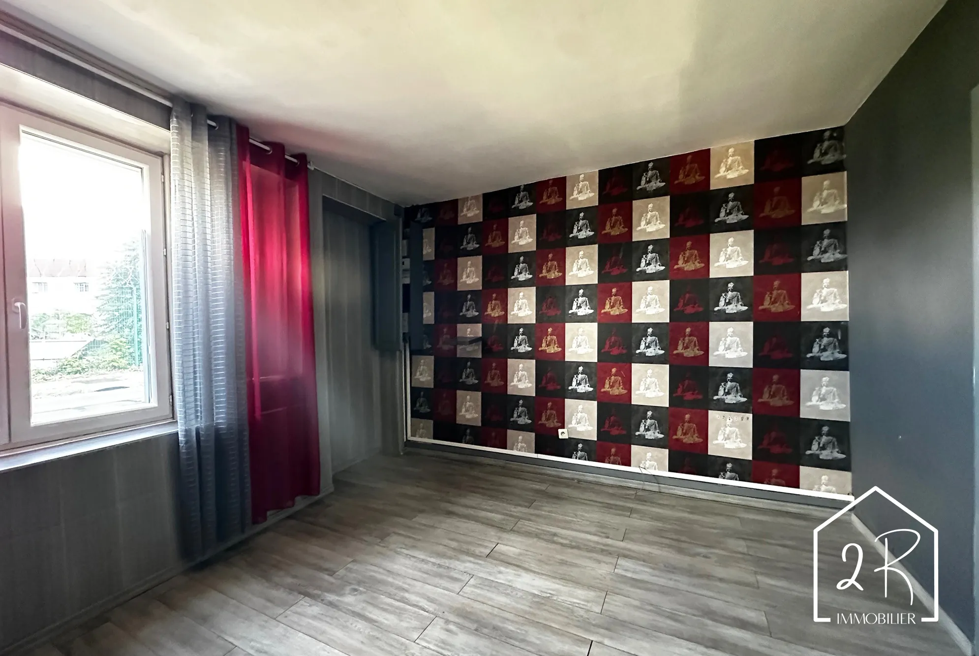 Maison familiale de 125 m2 avec cour à Vénissieux, proche transport 