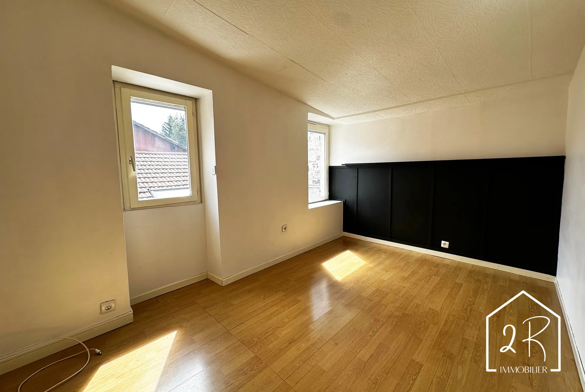 Maison familiale de 125 m2 avec cour à Vénissieux, proche transport 