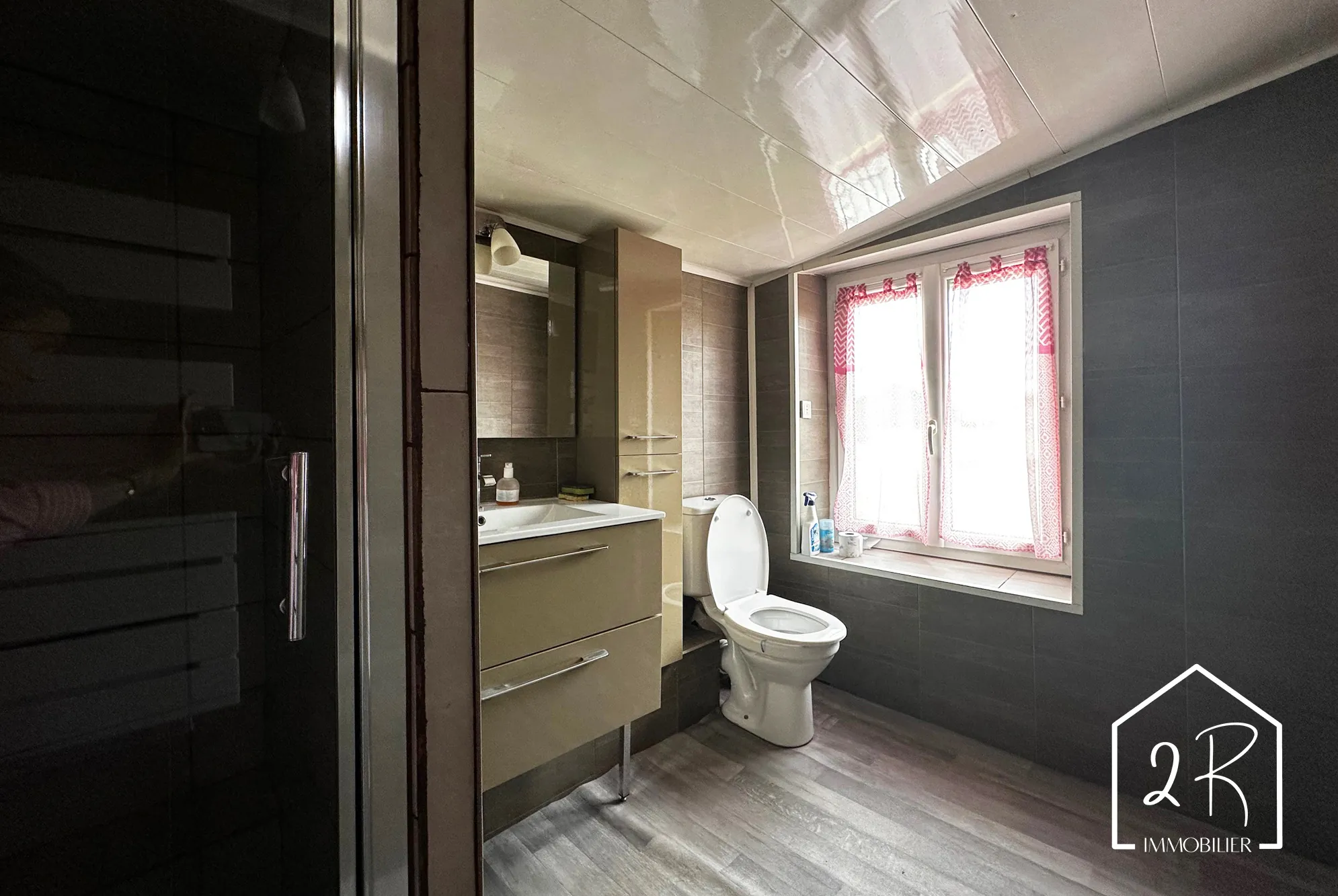 Maison familiale de 125 m2 avec cour à Vénissieux, proche transport 