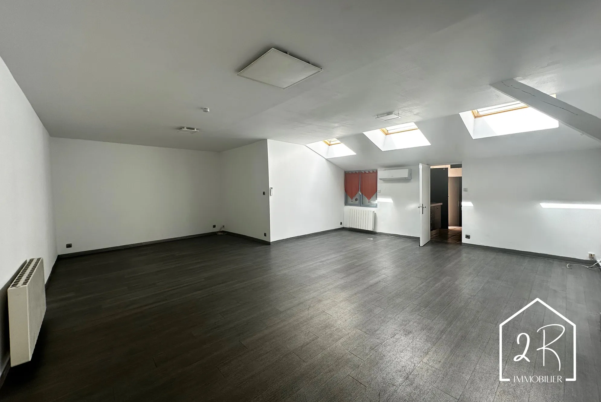 Maison familiale de 125 m2 avec cour à Vénissieux, proche transport 