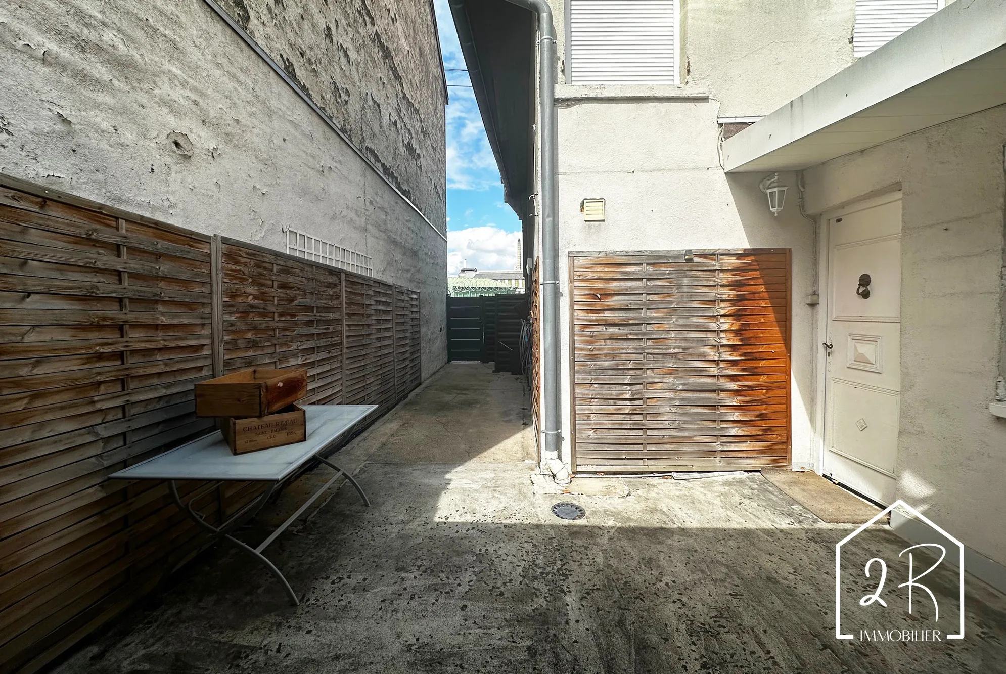 Maison familiale de 125 m2 avec cour à Vénissieux, proche transport 