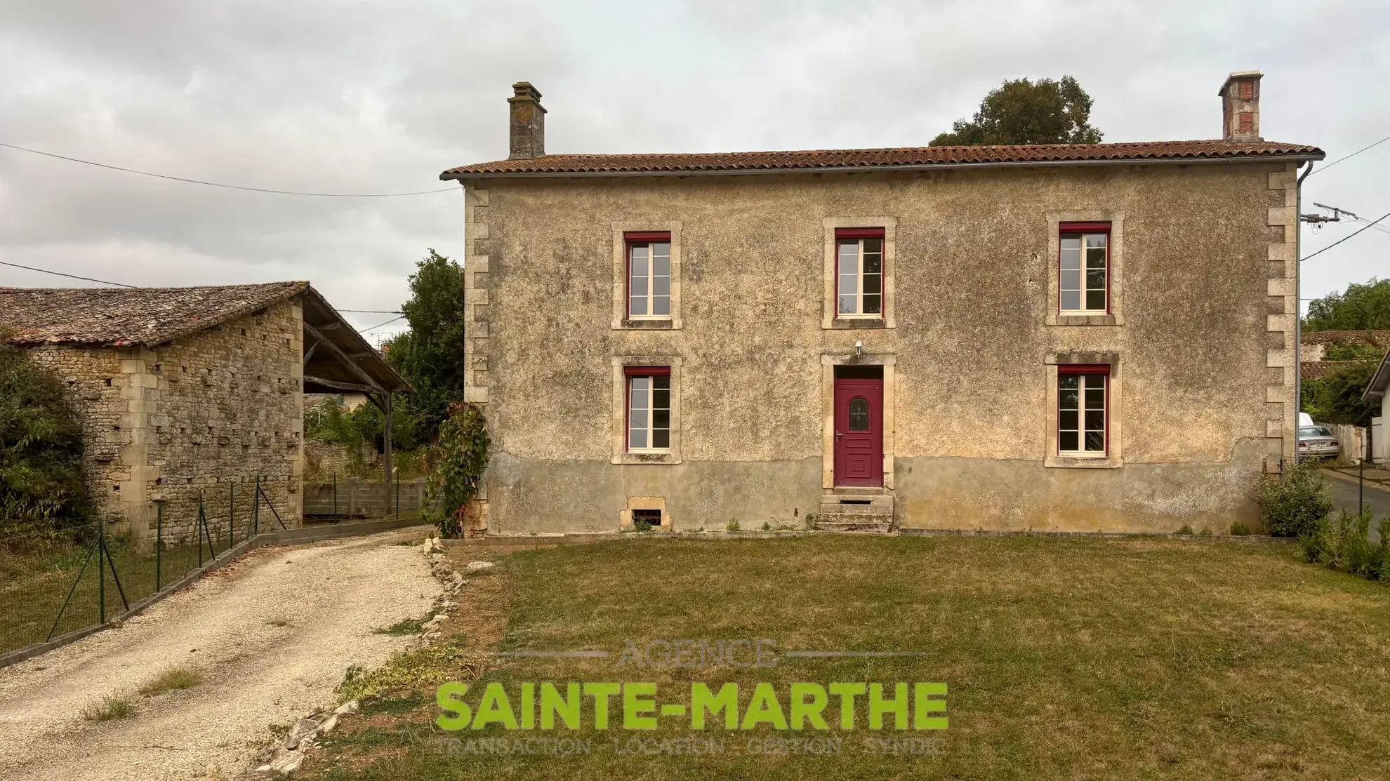 Belle maison de village rénovée avec jardin et terrasse proche de Niort