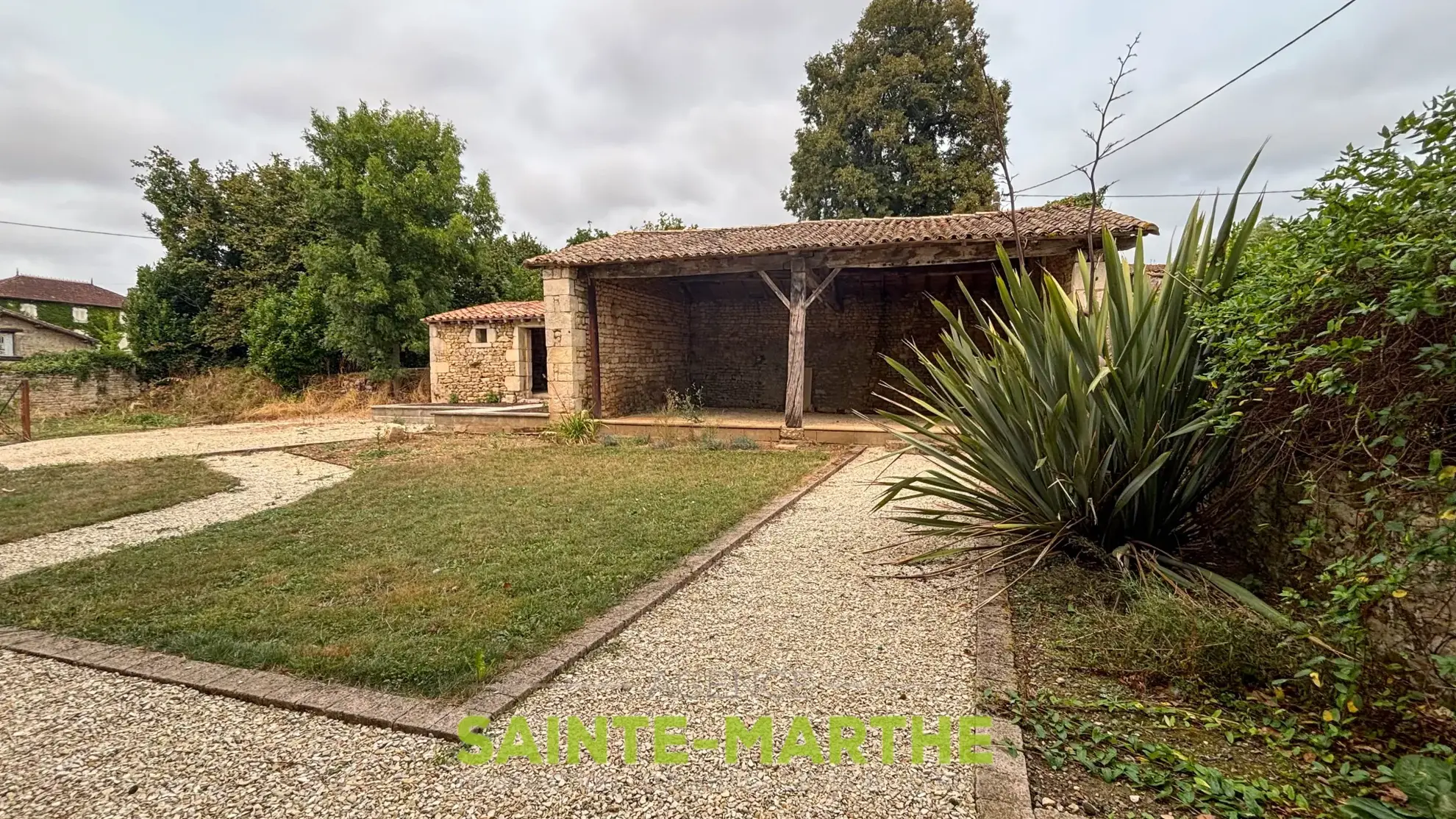 Belle maison de village rénovée avec jardin et terrasse proche de Niort 
