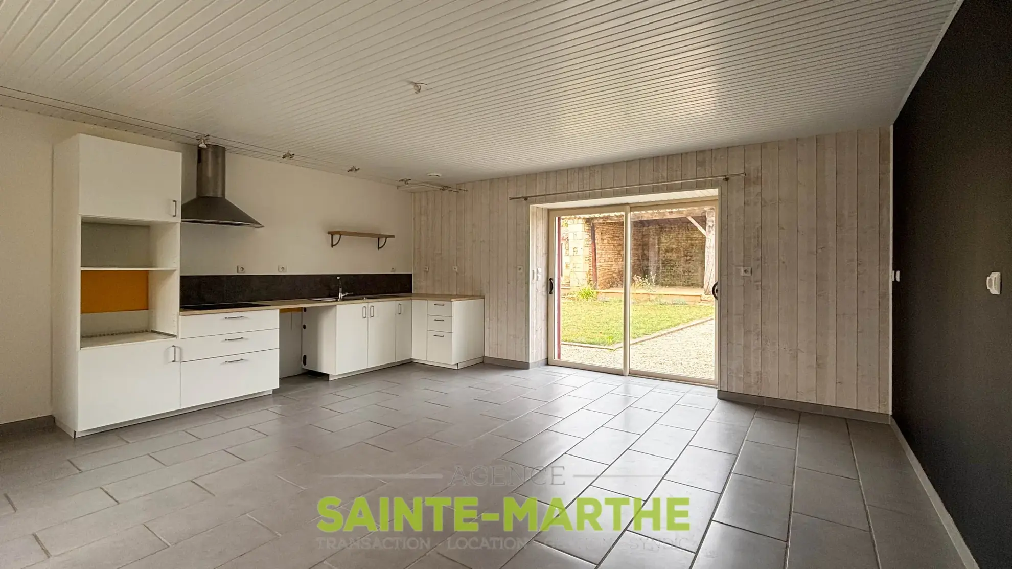 Belle maison de village rénovée avec jardin et terrasse proche de Niort 