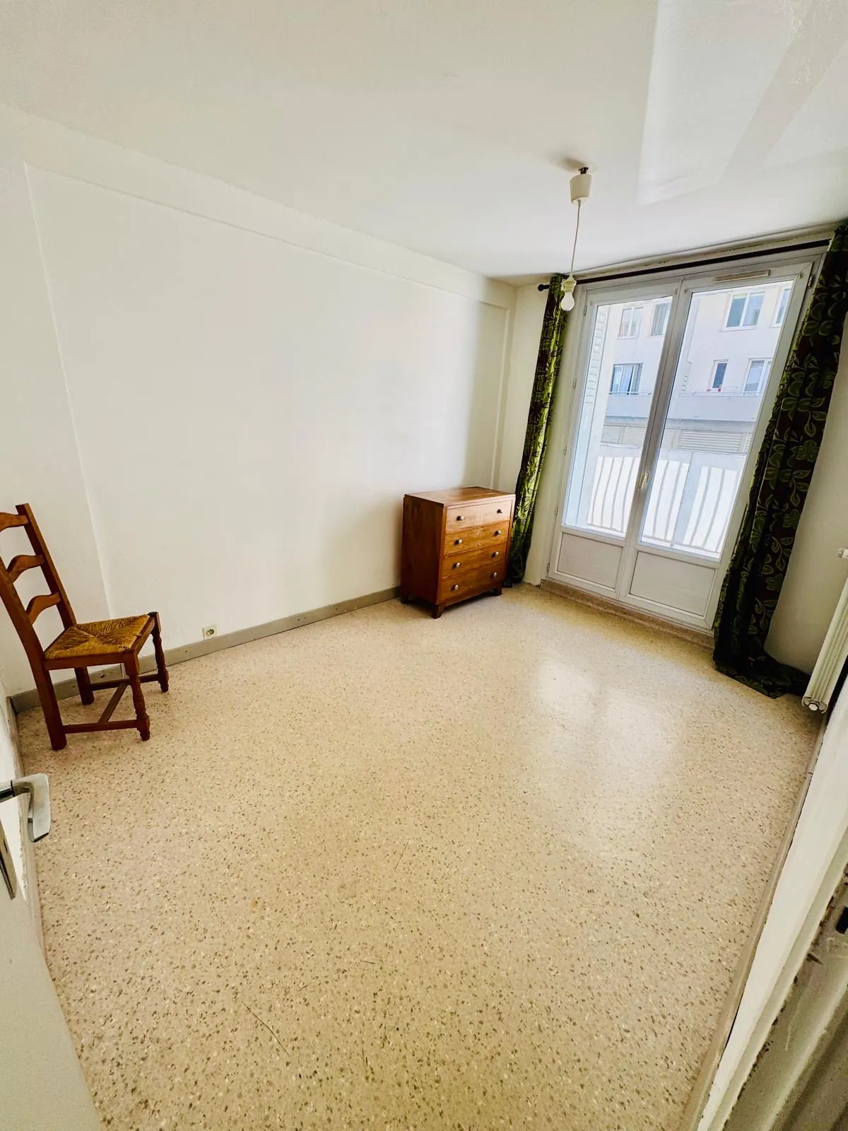 Appartement F3 de 52 m² avec grand balcon proche tram à Grenoble 